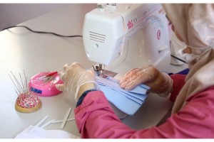 Yetim anneleri maske üretiyor!