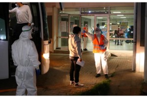 Yunanistan'da karantinaya alınan Türkler, yurda getirildi