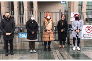 Başörtülü oldukları için işten çıkarıldıklarını iddia ederek suç duyurusunda bulundular