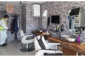 Berberler ve Kuaförler Dezenfekte Ediliyor