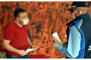 Dezenfektan ve tek kullanımlık örtü kullanmayan berbere ceza