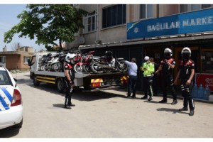 Keşan'da 35 motosiklet sürücüsüne 78 bin lira ceza
