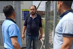 Baz istasyonunda kilitli kalan teknikeri, itfaiye kurtardı