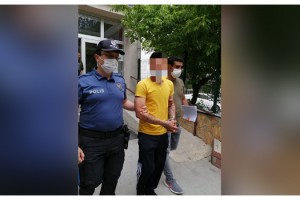 Eşine şiddetten gözaltına alındı, ‘hırsızlık’ suçundan tutuklandı