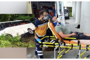 Kontrolden çıkan midibüs yan yattı: 4 yaralı