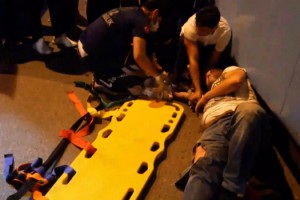 Lastik değiştirirken otomobilin çarptığı tamirci yaralandı