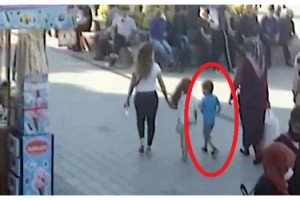 Motosikletin çarptığı çocuk ağır yaralandı; kaza anı kamerada