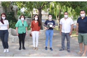 Okul birincisi öğrenciye LGS öncesi parkta sürpriz hediye