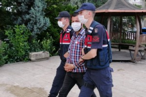 Parkta oyun oynayan 4 genci bıçaklayarak yaraladı, sevk edildiği adliyede tutuklandı