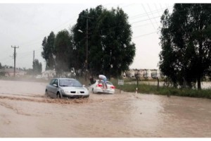 Pınarhisar'da sel; yol kapandı, araçlar mahsur kaldı