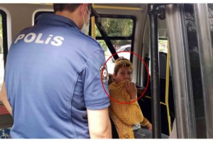 Polisi görünce ağzını hırkayla kapattı, cezadan kurtulamadı