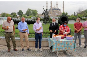 Süleyman Demirel anısına lokma dağıtıldı