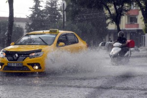 Trakya'da sağanak ve dolu etkili oldu