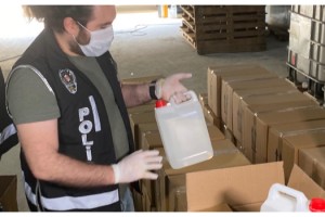 Tuzla'daki operasyonda 47 ton metil alkol ele geçirildi