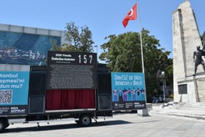 Beşiktaş’ta İstanbul Sözleşmesi’ne dikkat çekmek için dijital anıt dikildi