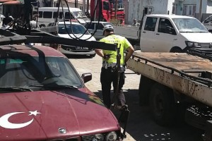 Hurda araca sahte plaka takıp, ehliyetsiz kullanan sürücüye 11 bin TL ceza