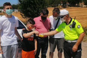 Keşan Bölge Trafik ekiplerinden, sürücü ve yolculara kitapçık dağıttı