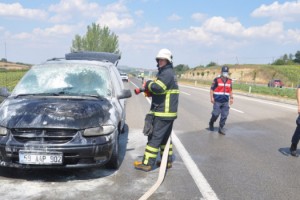 Malkara'da seyir halindeki araç alev aldı