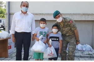 Mehmetçik'ten Kosovalı ihtiyaç sahibi halka yardım eli