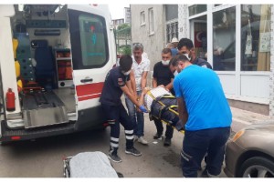 Otomobilin çarptığı 2 yaya yaralandı, sürücü kaçtı