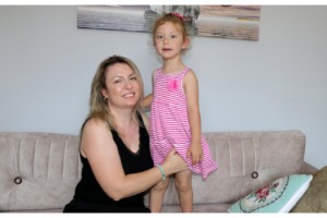 Sağlıkçı anneden, küçük kızının icra yoluyla alınmasına tepki