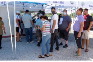 Gurbetçilerin dönüş yolunda Kapıkule'de PCR testi yoğunluğu