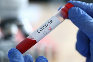 Karantinada olması gereken kişi alışverişte yakalandı