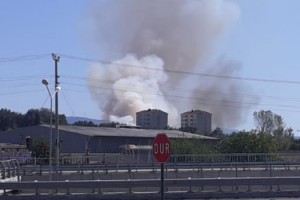 Kışla içerisinde makilik alanda çıkan yangın