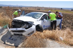 Malkara'da kontrolden çıkan araç tarlaya girdi: 2 yaralı