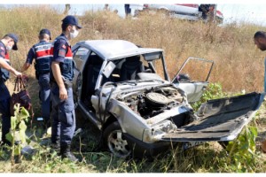 Malkara'da tarlaya uçan otomobildeki çift ağır yaralandı