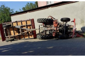 Malkara'da traktör devrildi: 1 yaralı