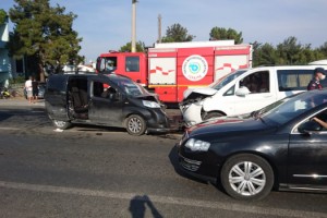 Tekirdağ'da minibüs ile hafif ticari araç çarpıştı: 10 yaralı