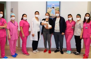 710 gram doğan Asmire, hayata tutundu