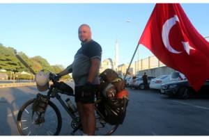 Almanya'dan Türkiye'ye 42 gün pedal çevirdi, 18 kilo verdi