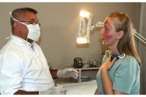 Cilt bakımı yaptırırken yüzünde yanıklar oluşan Müge, 6 ay tedavi görecek