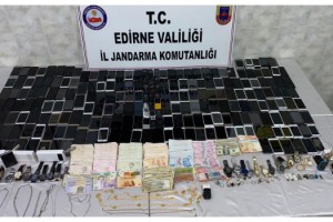 Kaçak göçmenlerin para ve eşyalarını gasbeden 3 Suriyeli, yakalandı