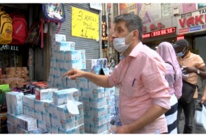 Kırtasiyeler defter kalem değil maske satıyor