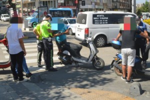 Paket servisi yapan motosikletlilere denetim