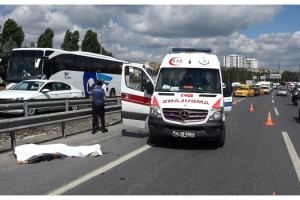 Sultangazi feci kaza; TEM'de bariyerlere çarpan motosikletli öldü