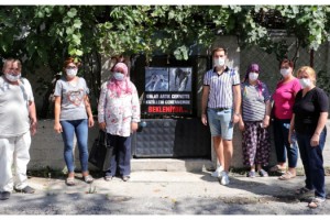 Zehirlendiği iddia edilen köpeklerin sahibinden afişli tepki