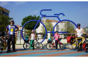 İsviçreli aile, Lozan’dan Kırklareli'ne bisikletle geldi