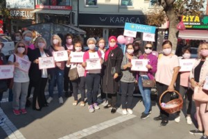 İYİ PARTİLİ KADINLAR MEME KANSERİNE DİKKAT ÇEKTİ