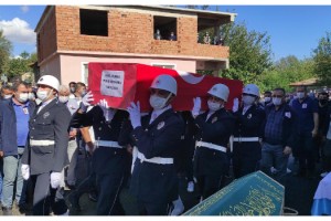 Kalp krizi sonucu ölen polis memuru, toprağa verildi