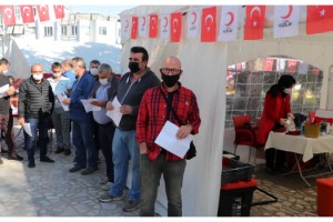 Kan bağışlayana 5 litrelik ayçiçeği yağı kampanyasına yoğun ilgi