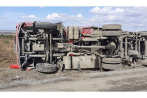 Malkara’da kömür yüklü TIR devrildi: 1 yaralı