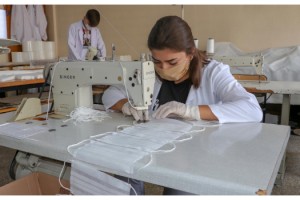 Meslek lisesinde yüz yüze atölye eğitimi, maske üretimiyle başladı