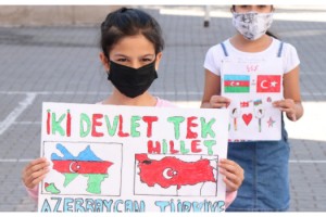 Öğrencilerden Azerbaycan'a resimli ve şiirli destek