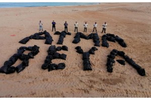 Tatil beldesinde 30 ton çöp toplayan personelden tepki: Atma beya