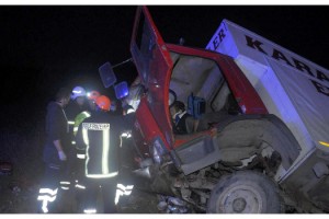 Malkara'da devrilen kamyonda 3 kişi yaralandı