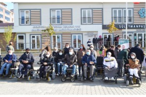 Süleymanpaşa Belediyesi'nden engellilere akülü araç